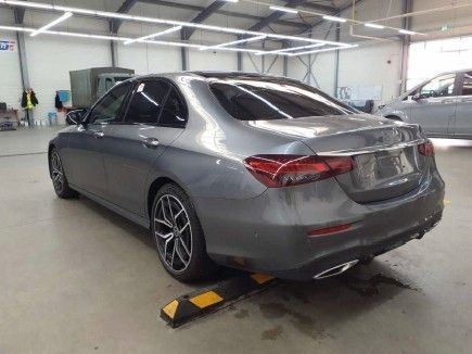 Fahrzeugabbildung Mercedes-Benz E 220d AMG+Pano+Burm+Distr+HUD+RFK+MultiB