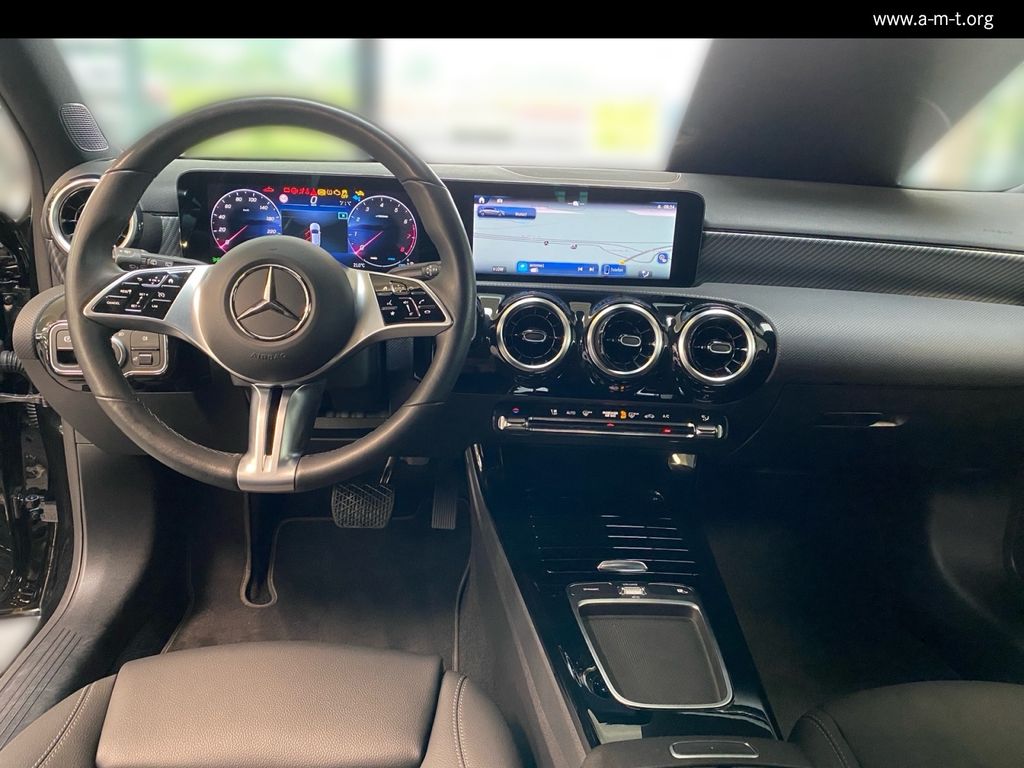 MERCEDES-BENZ A 200