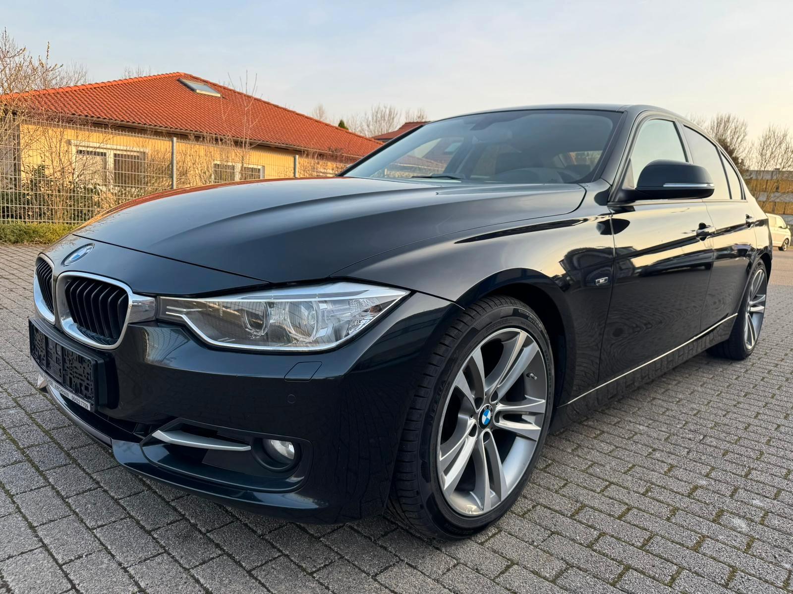 BMW 330d AUTOM SPORTLINE BI-XENON AHK LEDER NAVI PDC