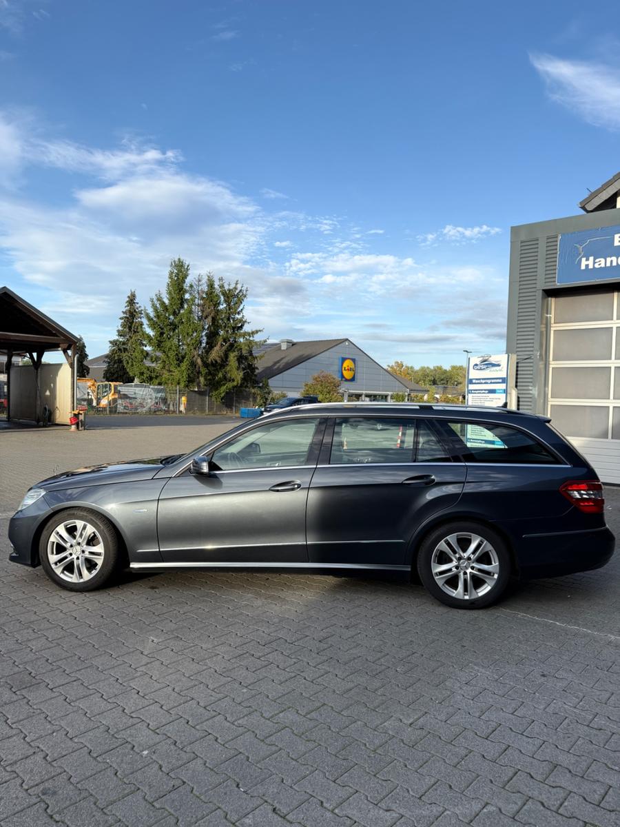 Mercedes-Benz E200 2011 — photo 8