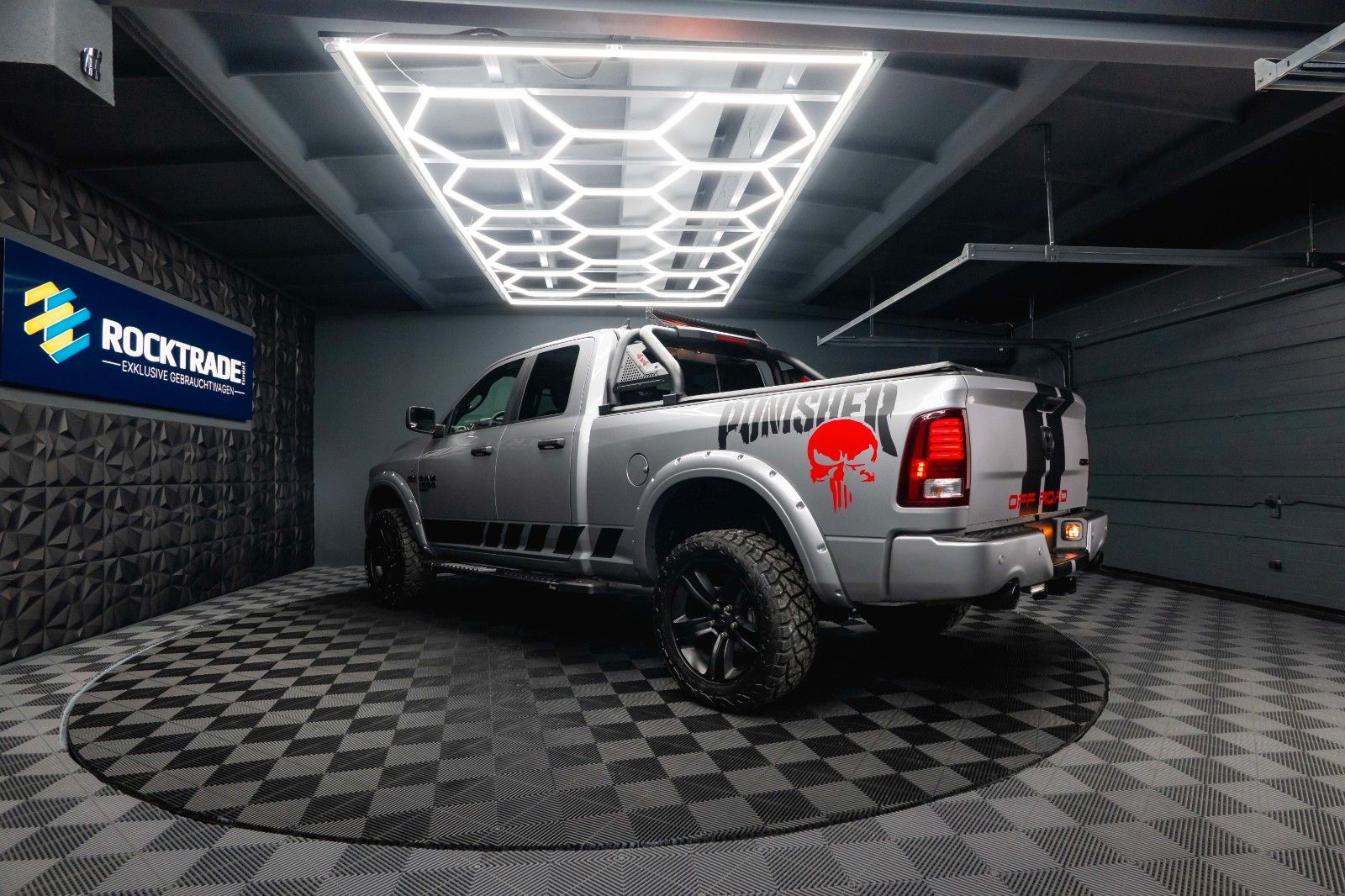 Fahrzeugabbildung Dodge RAM 5.7 V8 HEMI 4x4 OFFROAD Night LONGBED *19%*