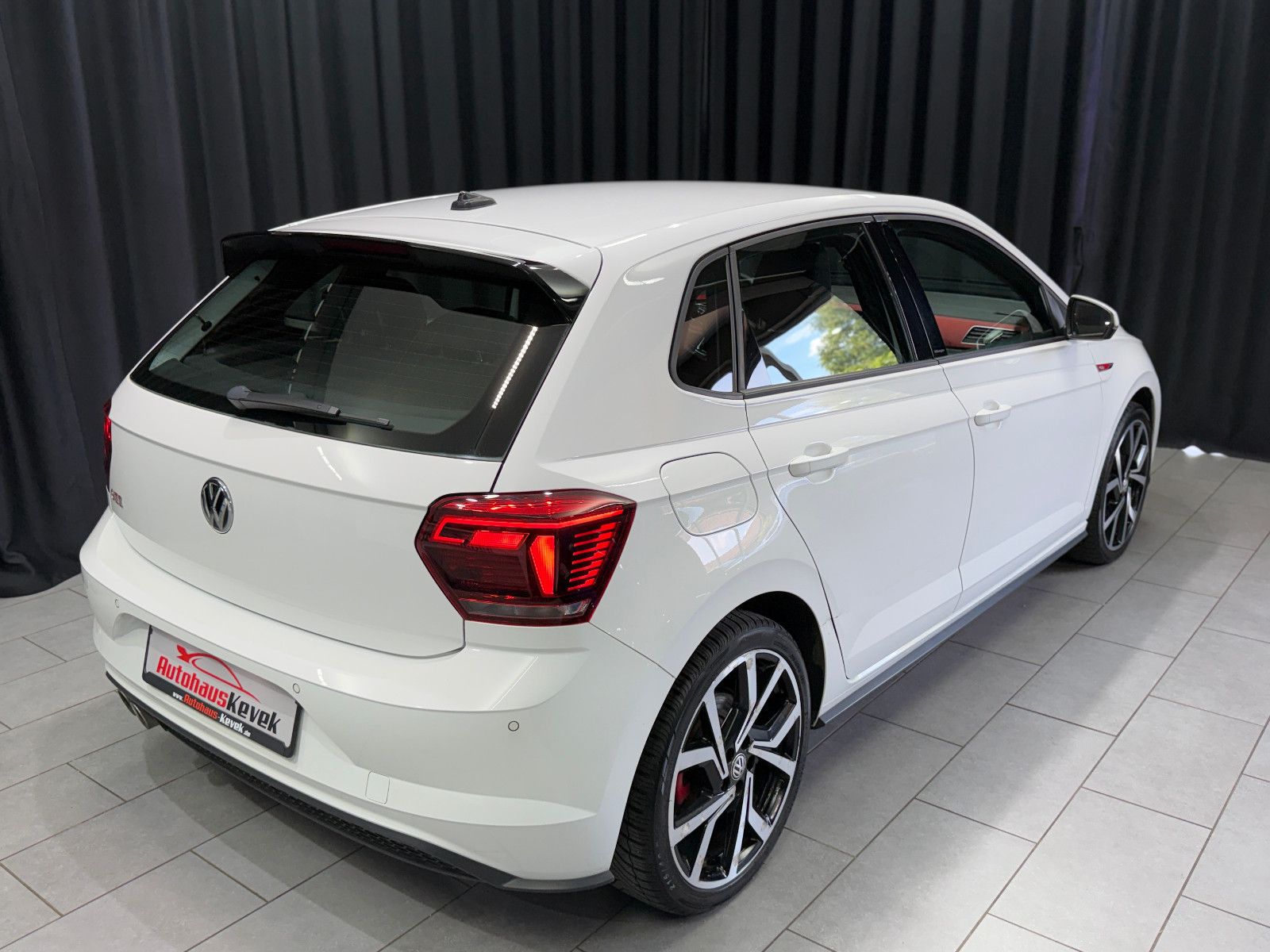 Fahrzeugabbildung Volkswagen Polo VI 2.0 TSI GTI |DSG|AUTOMATIK|LED