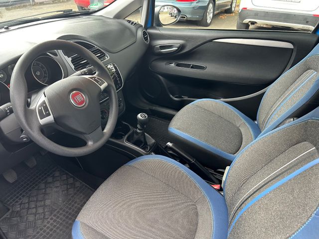 Fahrzeugabbildung Fiat Punto 1.4 Benzin+CNG++NaviZB+AllwetterRäder+