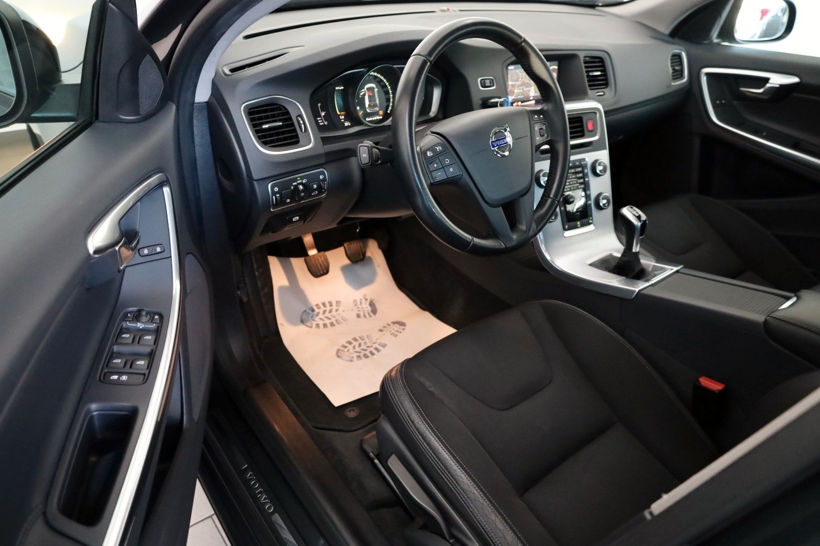 Fahrzeugabbildung Volvo V60 Kombi Linje Business T.Leder,Navi,SH,PDC