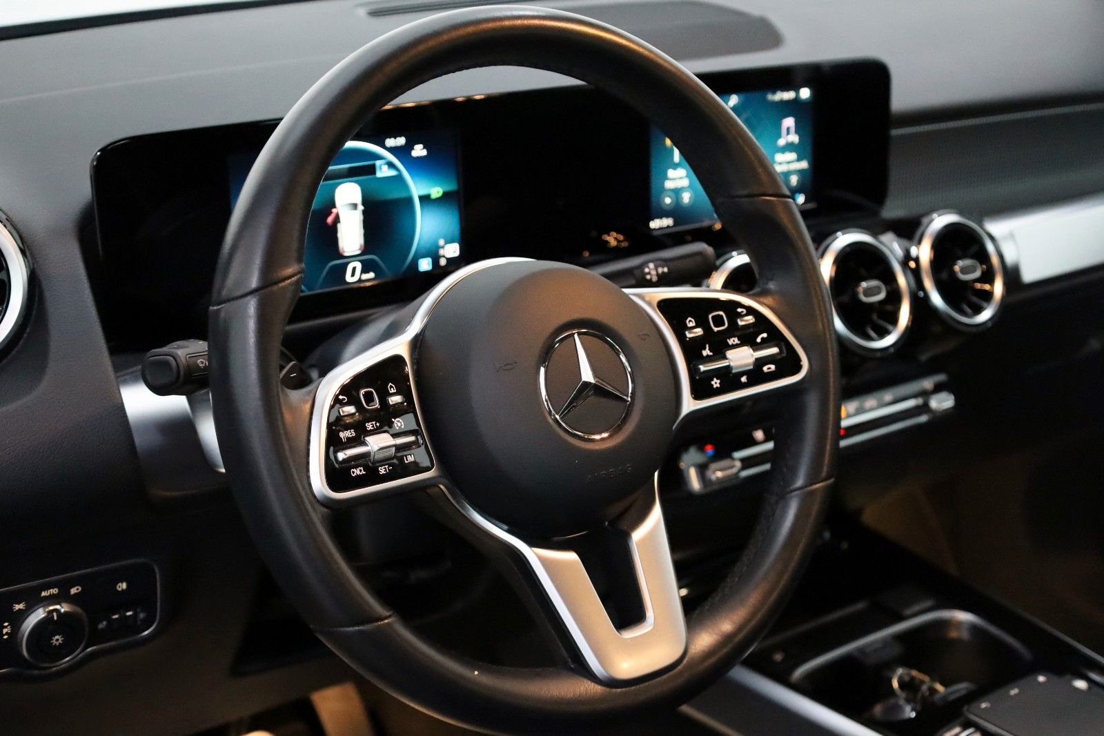 Fahrzeugabbildung Mercedes-Benz GLB 200d Progressive T.Leder,Navi,Kamera,ParkPak