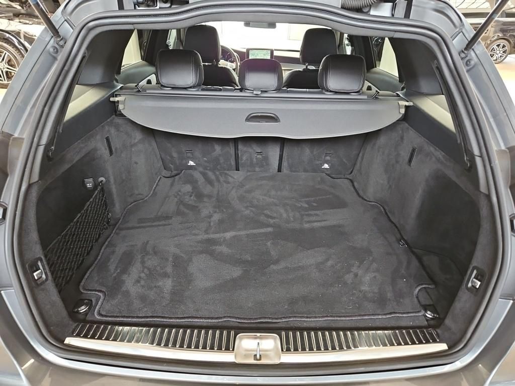Fahrzeugabbildung Mercedes-Benz C 300 T AMG Totwi. HUD SHZ Ambie. LED Navi Sport