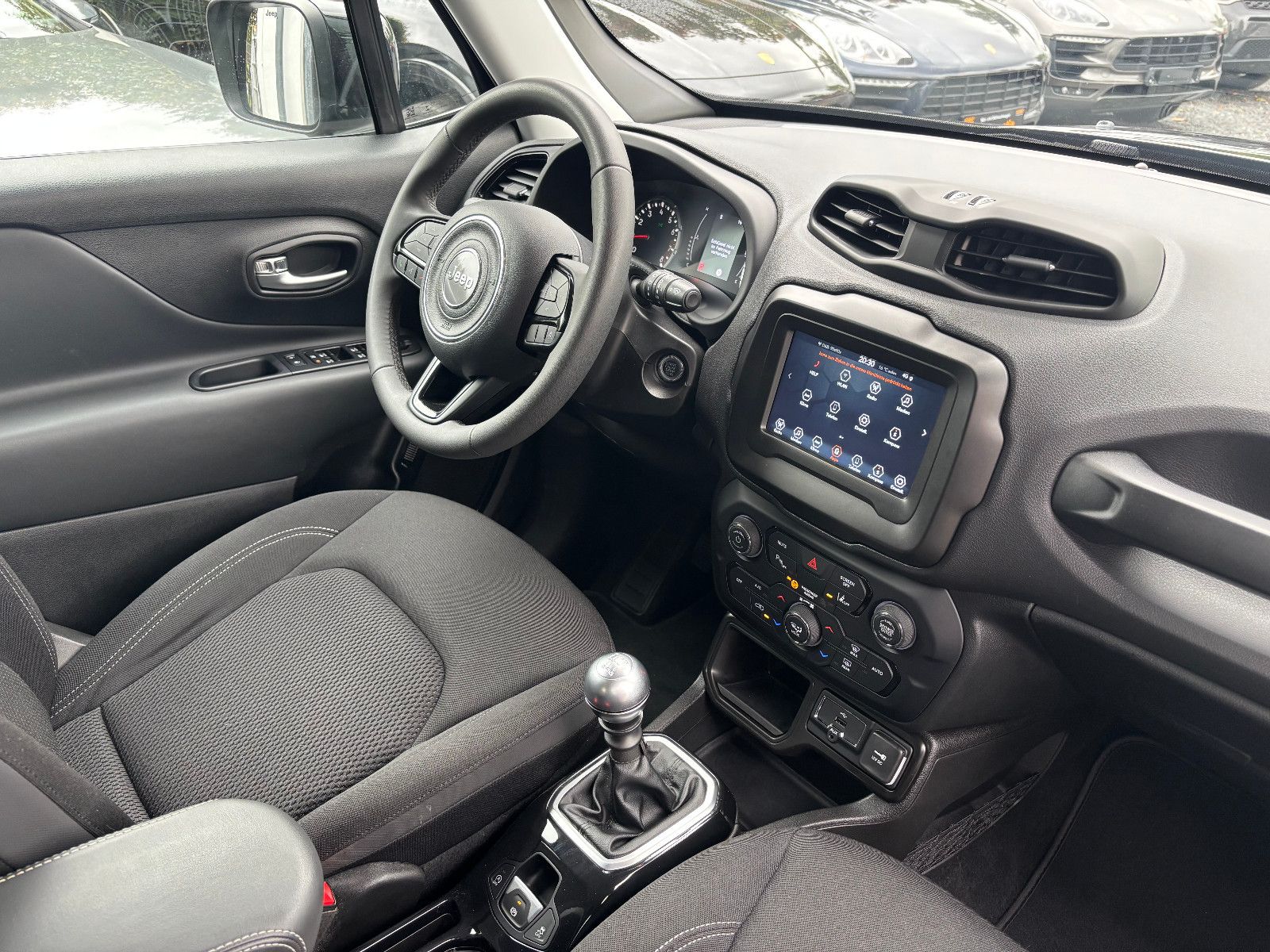 Fahrzeugabbildung Jeep Renegade Longitude//AMBIENTE/APPLE
