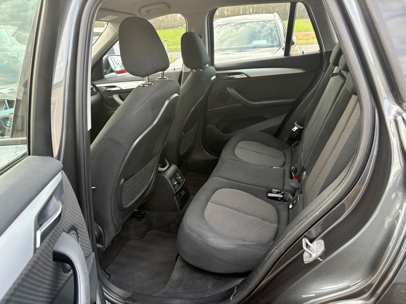 Fahrzeugabbildung BMW X1 sDrive18i Aut. Navi LED Tempomat SCHECKHEFT