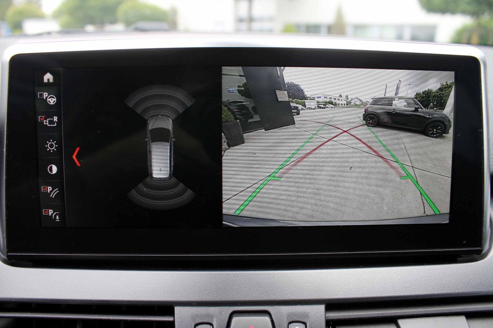 Fahrzeugabbildung BMW 216d Gran Tourer Steptr. HUD NAV ACC KAM PDC BT