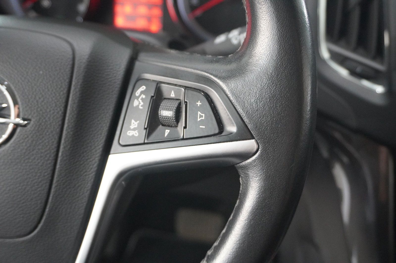 Fahrzeugabbildung Opel Zafira Tourer 1.4T INNOV. 7-SITZER NAVI/KAMERA