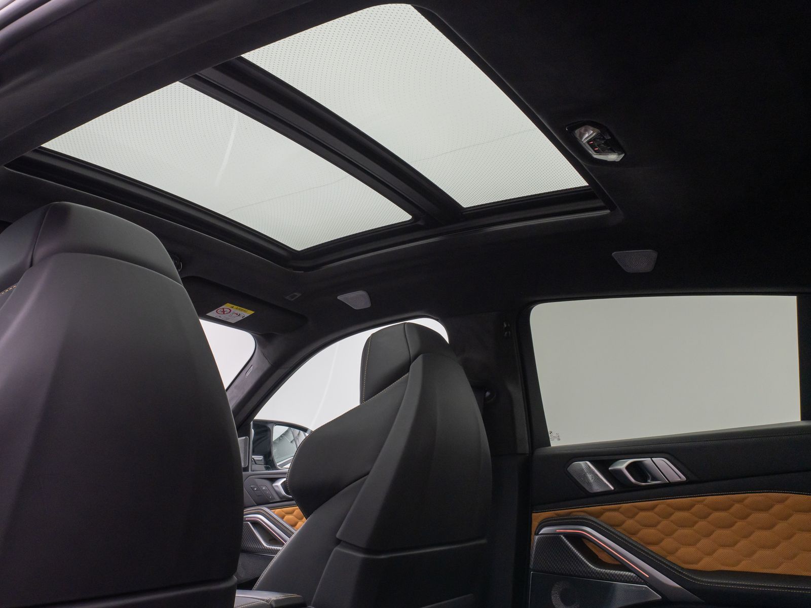 Fahrzeugabbildung BMW X6 M Panorama 360°Laser B&W Massage SoftCl AHK