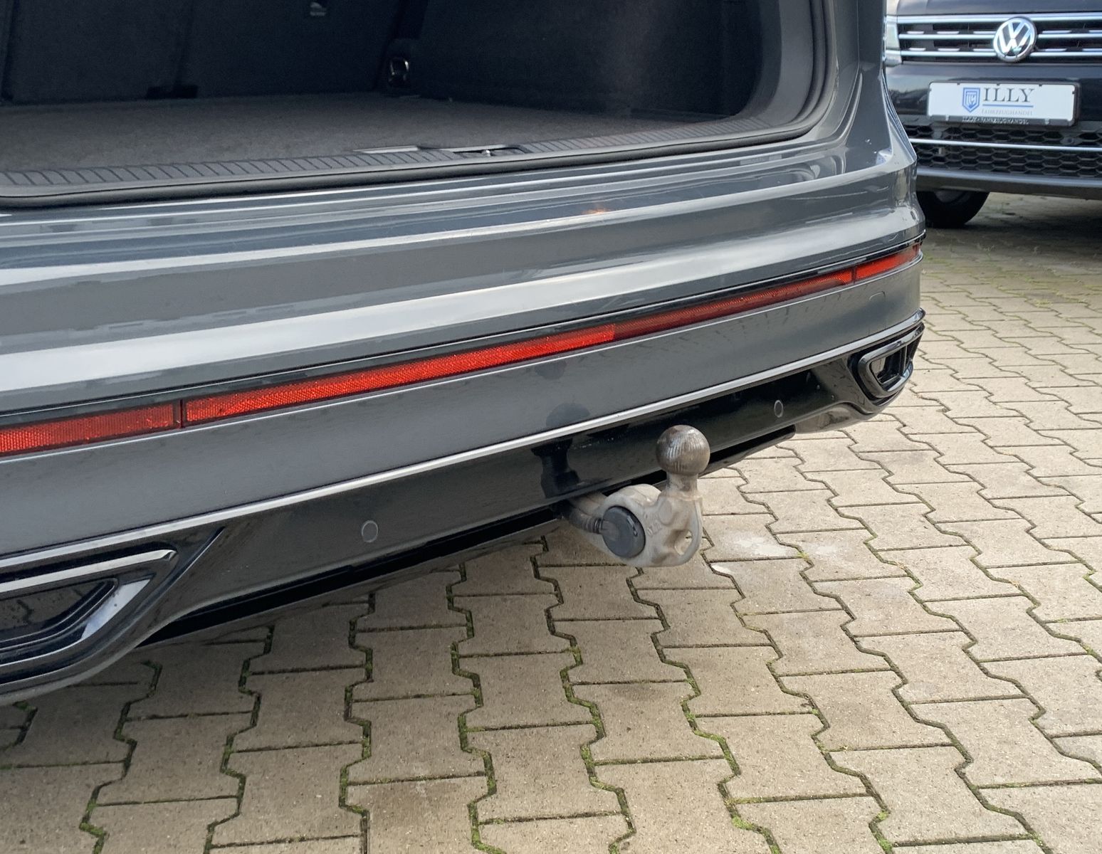 Fahrzeugabbildung Volkswagen Tiguan 2.0 TDI*R-Line*4Motion*Leder*AHK*Cam*Navi