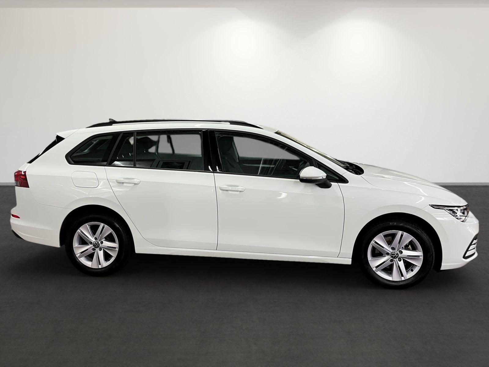 Volkswagen Golf VIII 1.0 TSI Life, Car Play, Lederlenkrad,