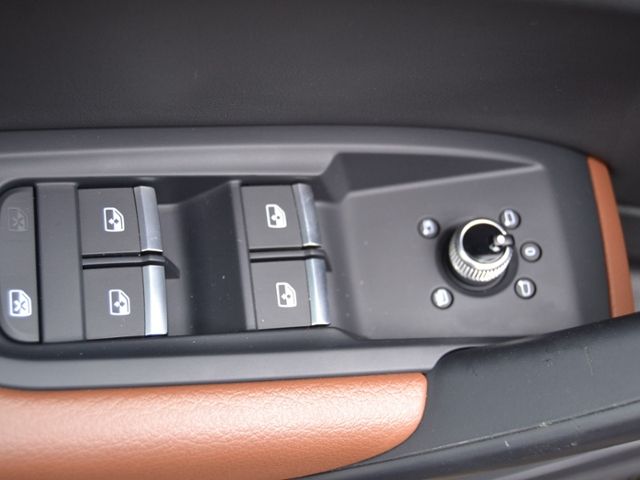 Q5 50 TFSI e qu. Advanced OPTIK-SCHWARZ/AHK/19-Z