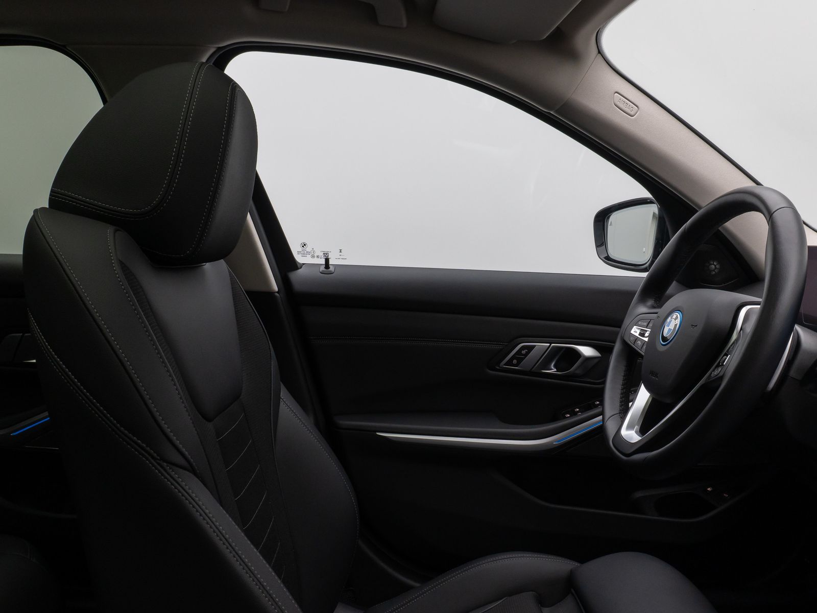 Fahrzeugabbildung BMW 330e xD Panoram Kamera HUD DAB H/K Stop&Go Sport