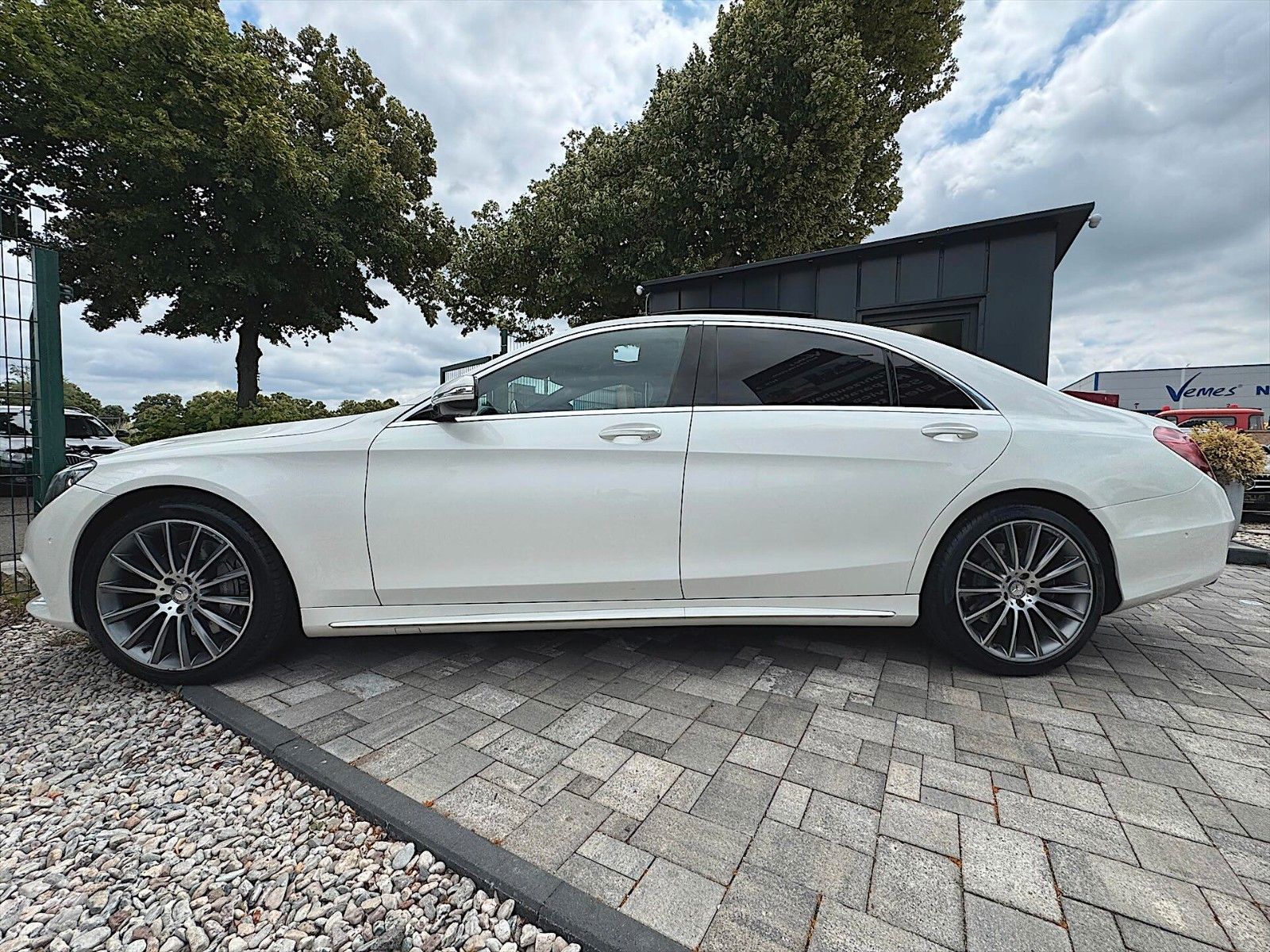 Fahrzeugabbildung Mercedes-Benz S 350d L BlueTec 4Matic Lang AMG-Line *Pano*ACC*