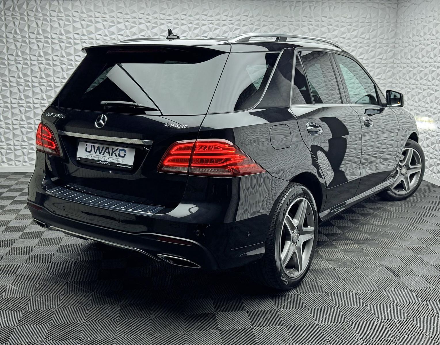 Fahrzeugabbildung Mercedes-Benz GLE 350d AMG/AIRMATIC/DISTRO/PANO/AHK/RCAM/CARP