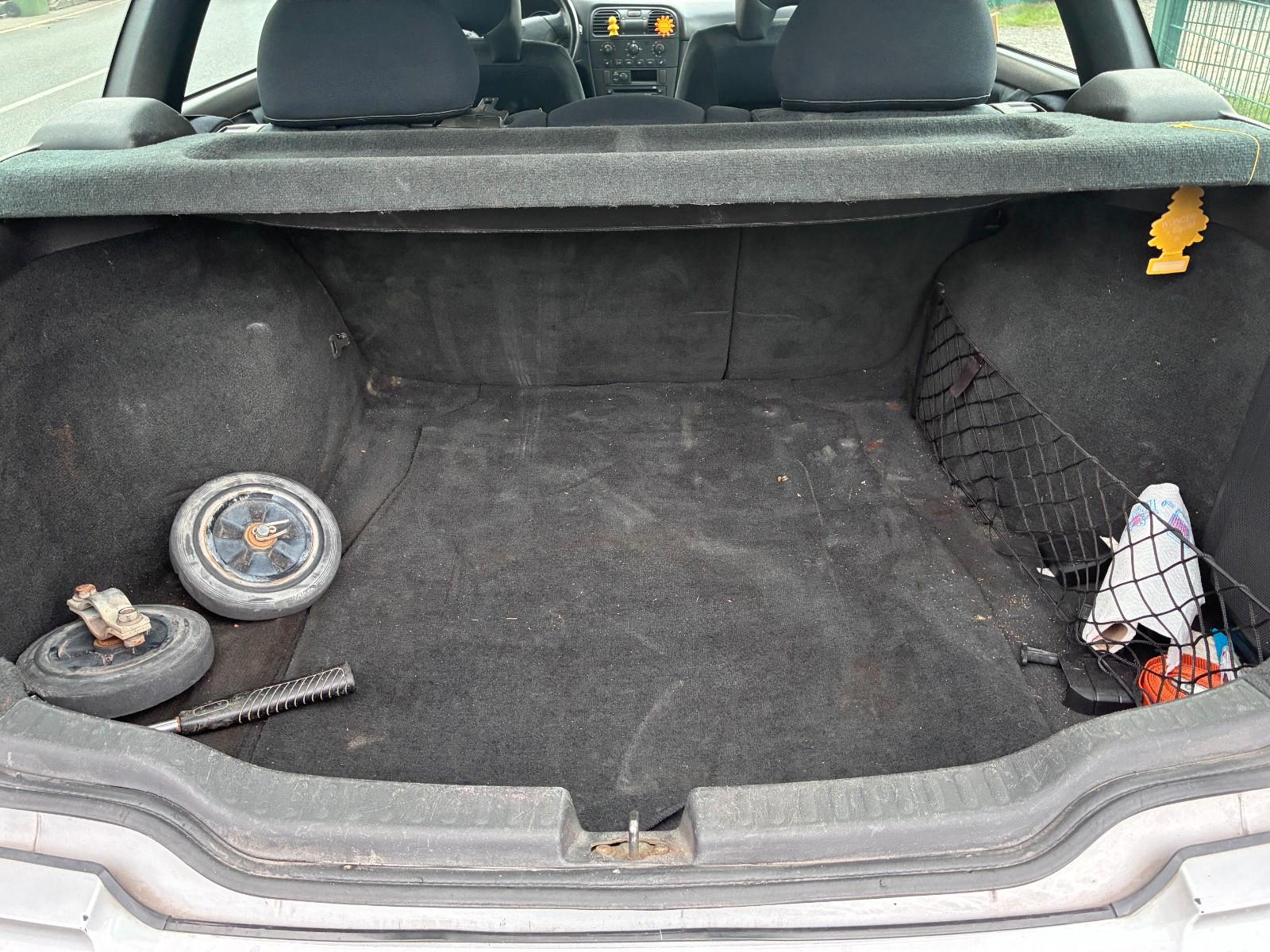 Volvo V40 2004 — photo 12