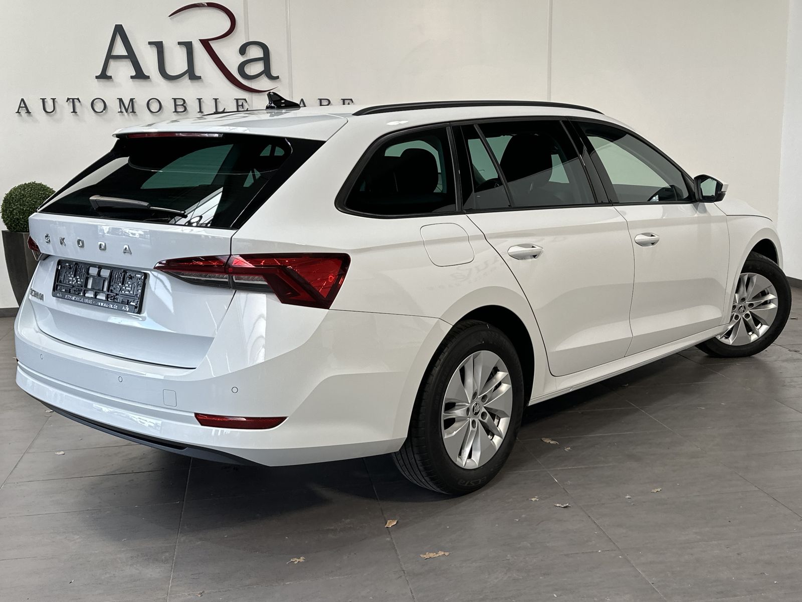 Fahrzeugabbildung SKODA Octavia Combi 2.0 TDI DSG Ambition NAV+LED+VCOCK