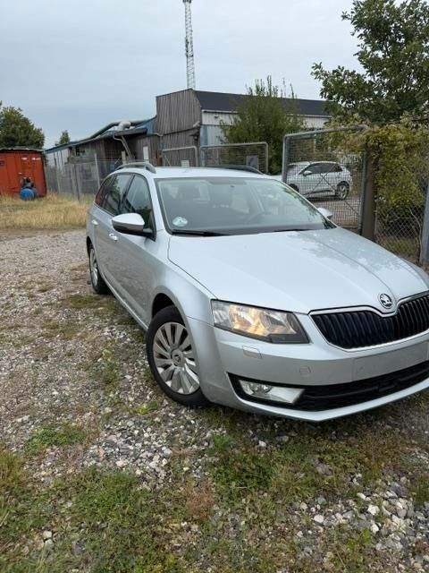 Skoda Octavia 2015 — rear view