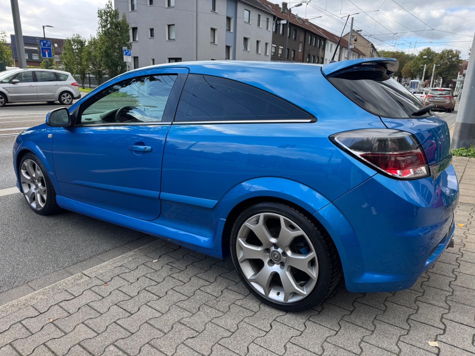 Opel Astra H GTC OPC 2.0 Turbo 241 ch BVM / 1ère main / Recaro / Suspension adaptative