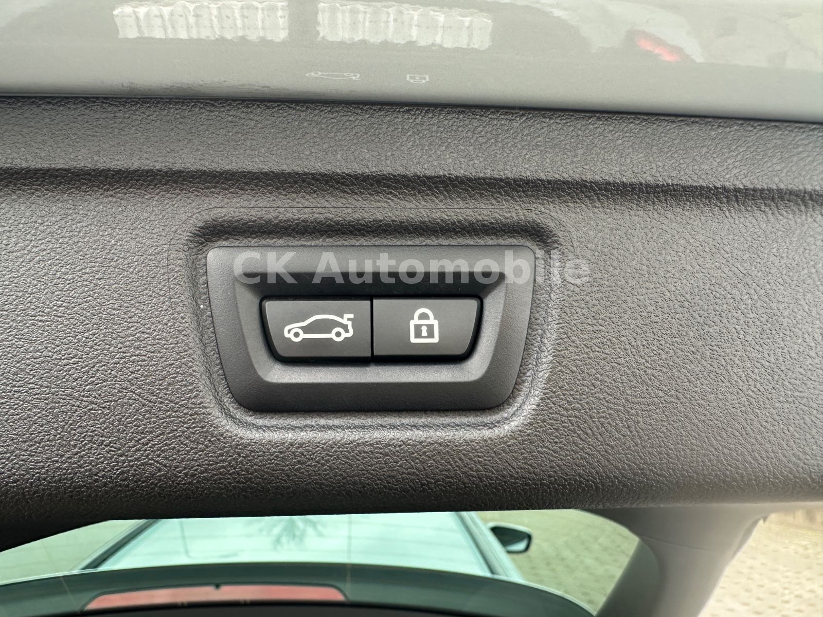 Fahrzeugabbildung BMW 320 d Touring M Sport/Navi/HeadUp/Kamera/LED