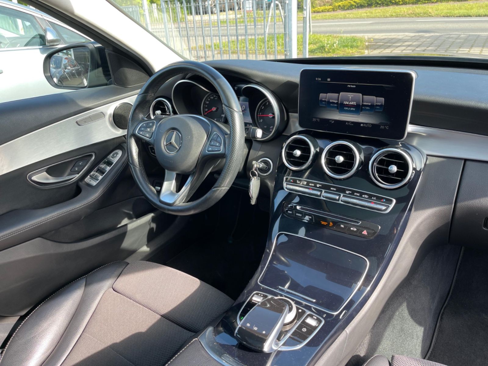 Fahrzeugabbildung Mercedes-Benz C 200 T 4Matic*Totwinkel*Panorama*Comand*