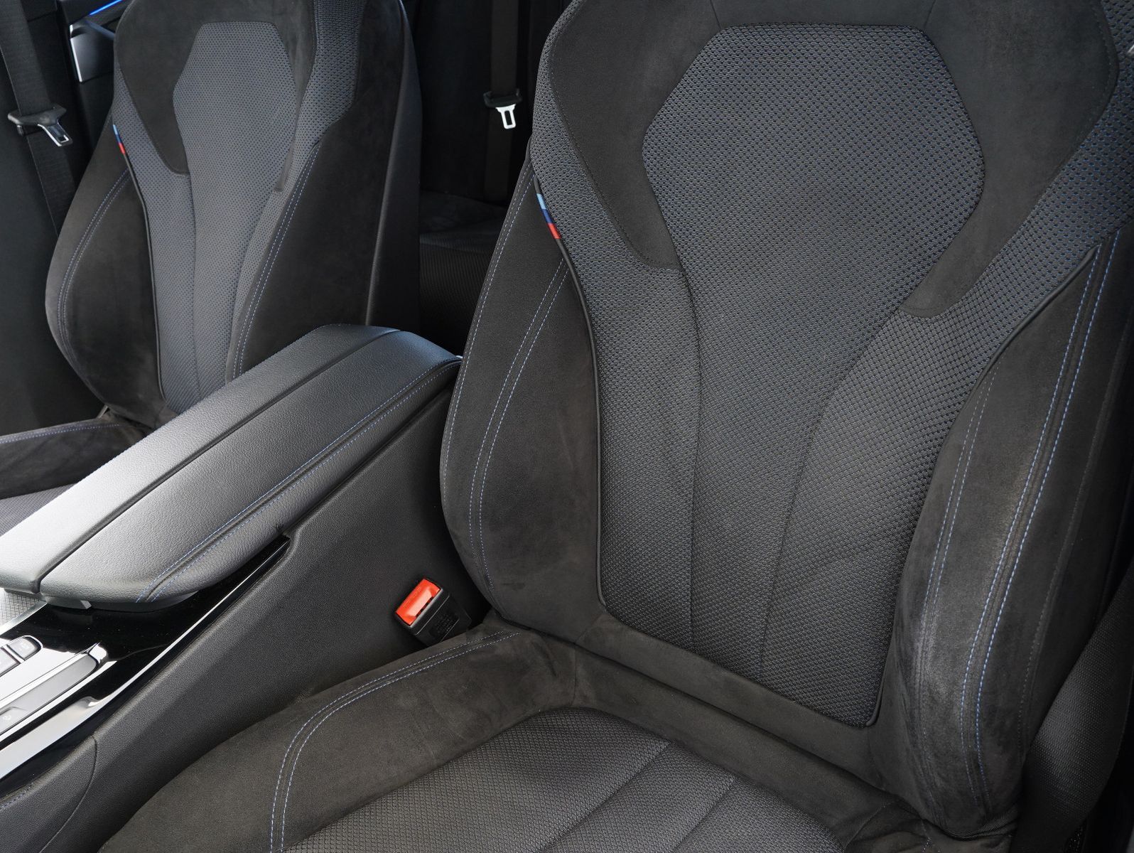Fahrzeugabbildung BMW 530 i Touring M Sportpaket ACC/FERNPARKEN/AHK