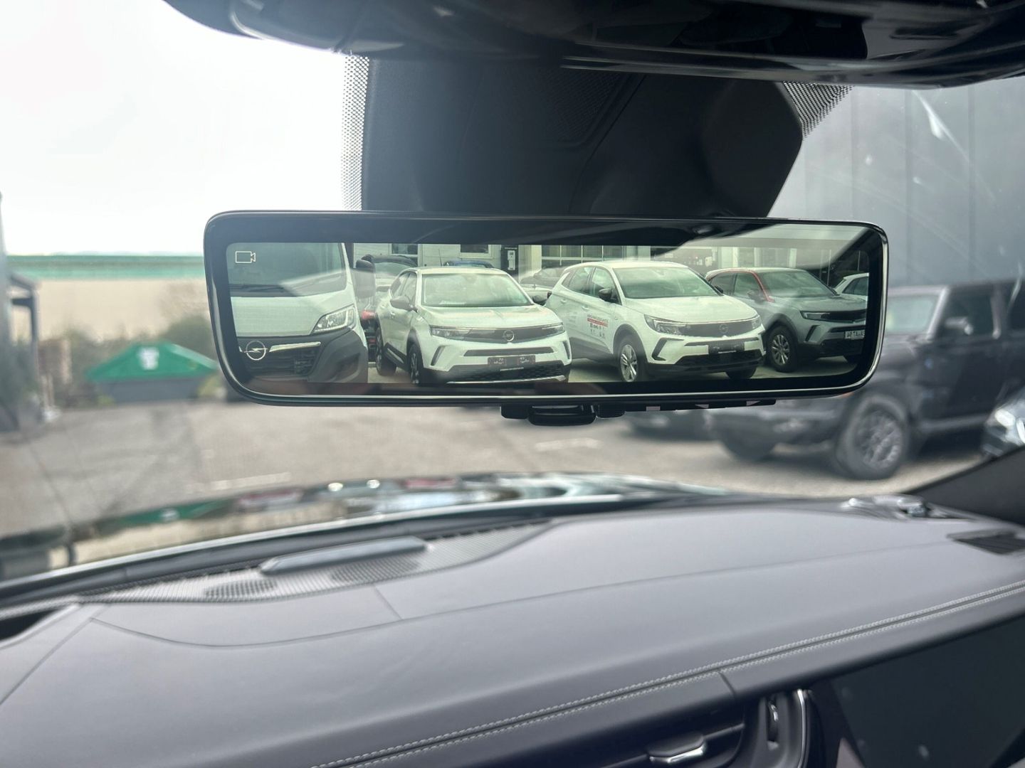 Fahrzeugabbildung Jeep Grand Cherokee 4xe Overland HUD Navi Leder AHK