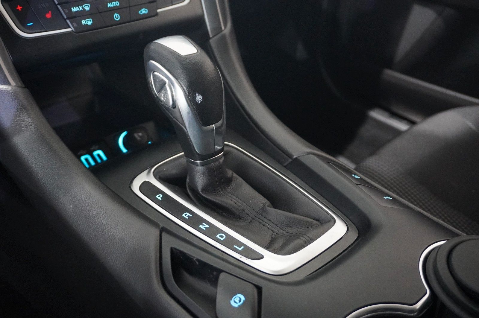 Fahrzeugabbildung Ford Mondeo Turnier 2.0 TITANIUM NAVI/LED/SPORT/DAB+