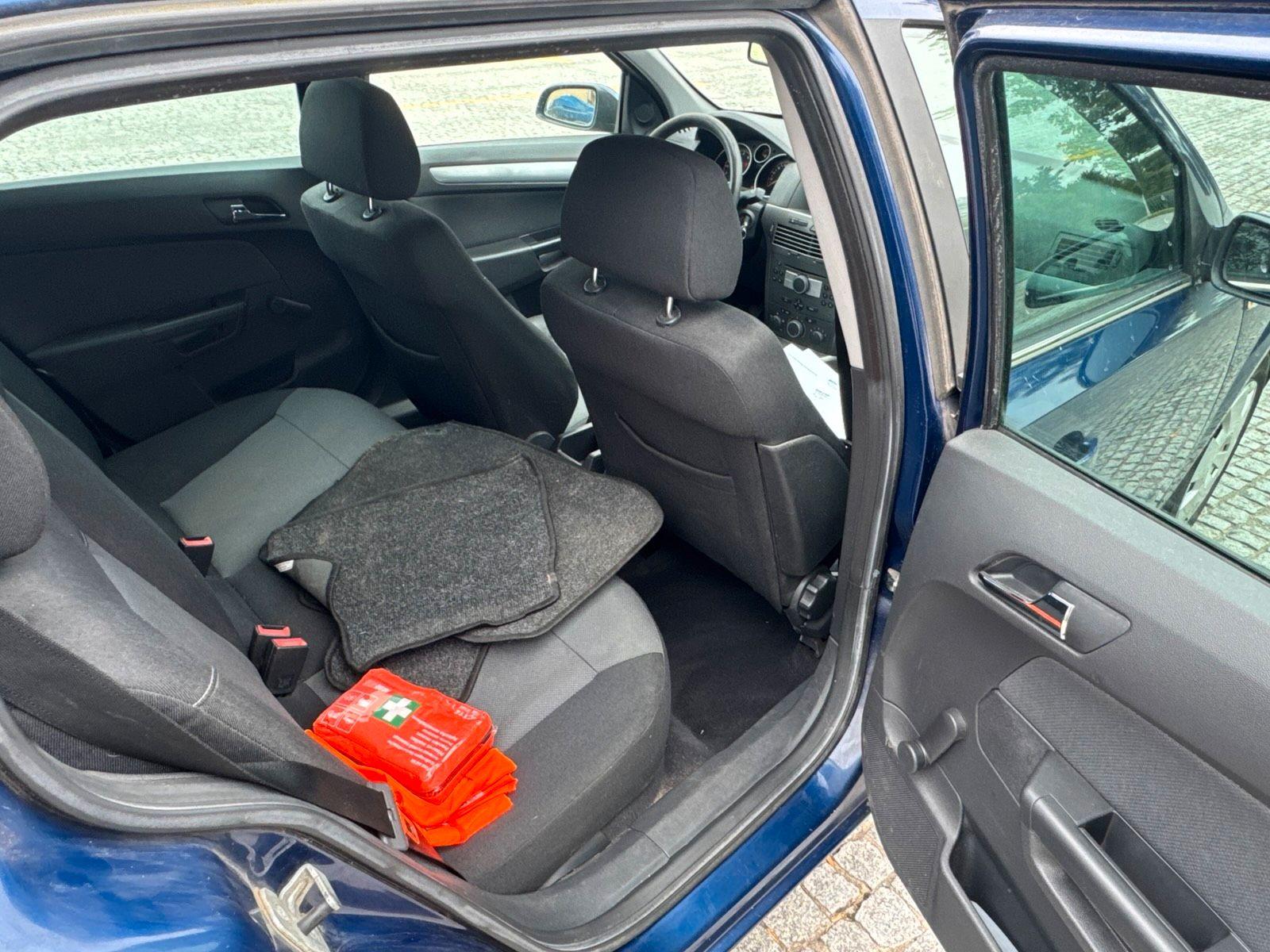 Opel Astra 2006 — photo 12