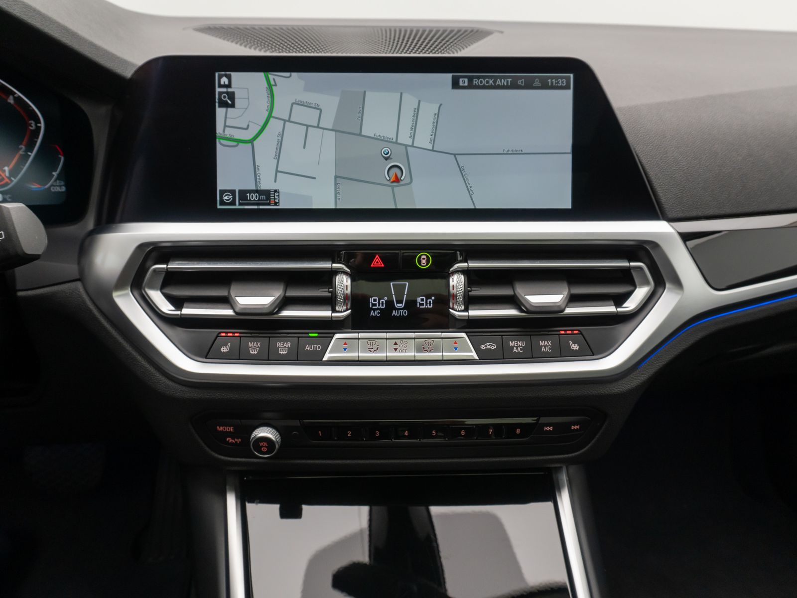 Fahrzeugabbildung BMW 330i Sport Line Panorama Kamera DAB H/K Stop&Go
