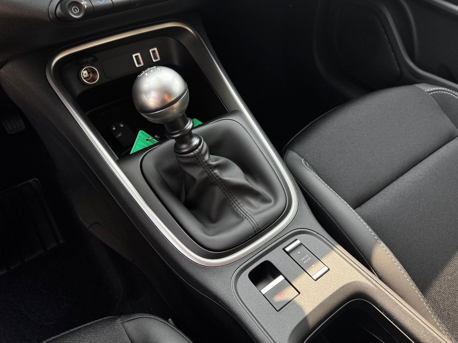 Fahrzeugabbildung Jeep Avenger 1.2 Altitude Benziner NAVI KAMERA SITZHG
