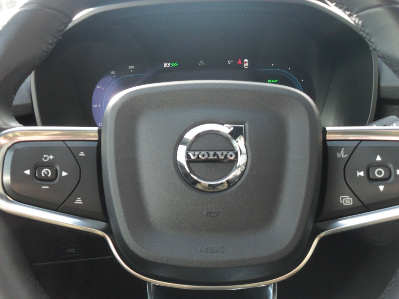 Fahrzeugabbildung Volvo C40 Core Recharge Pure Electric 2WD