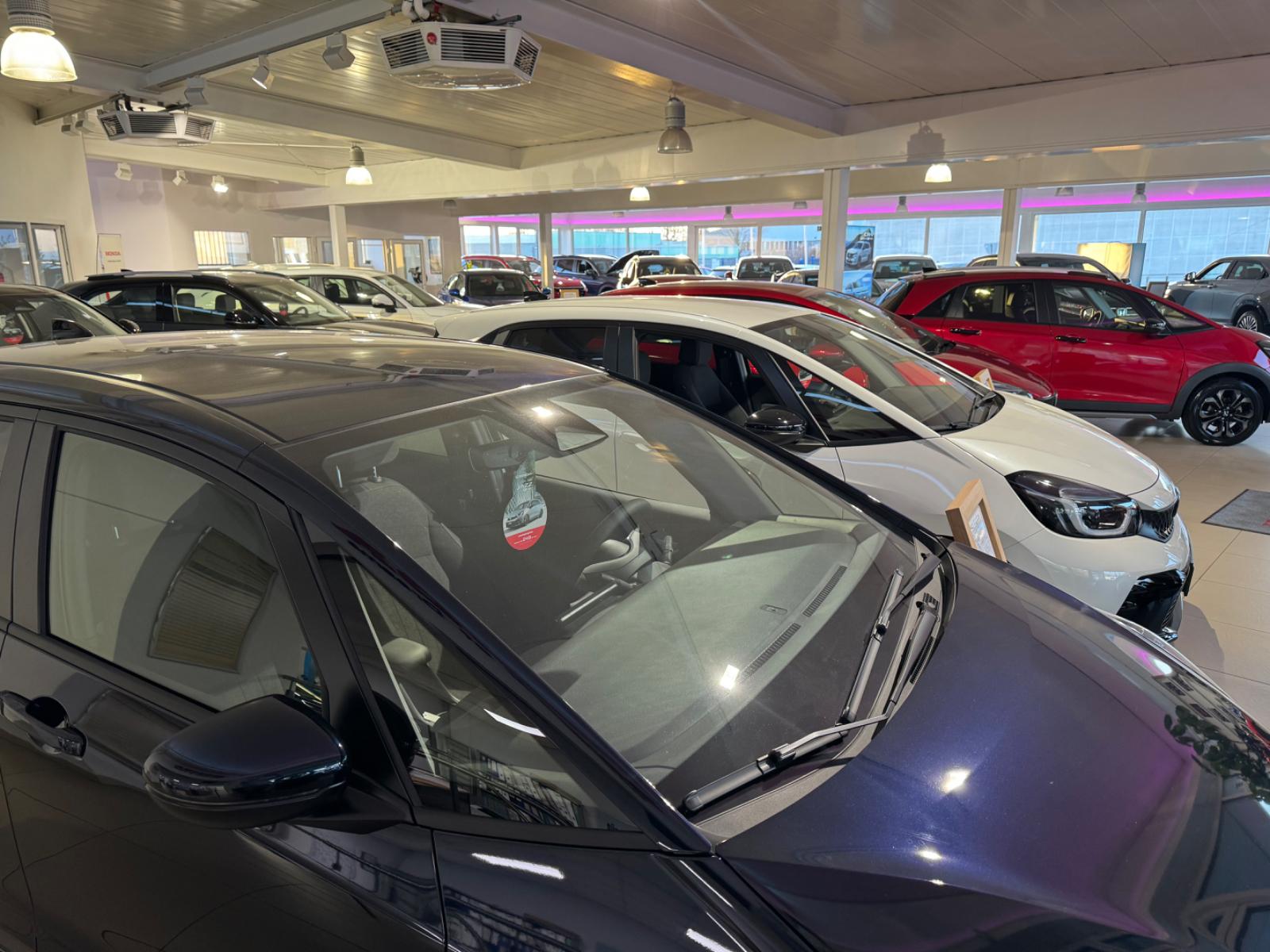 showroom-image-top