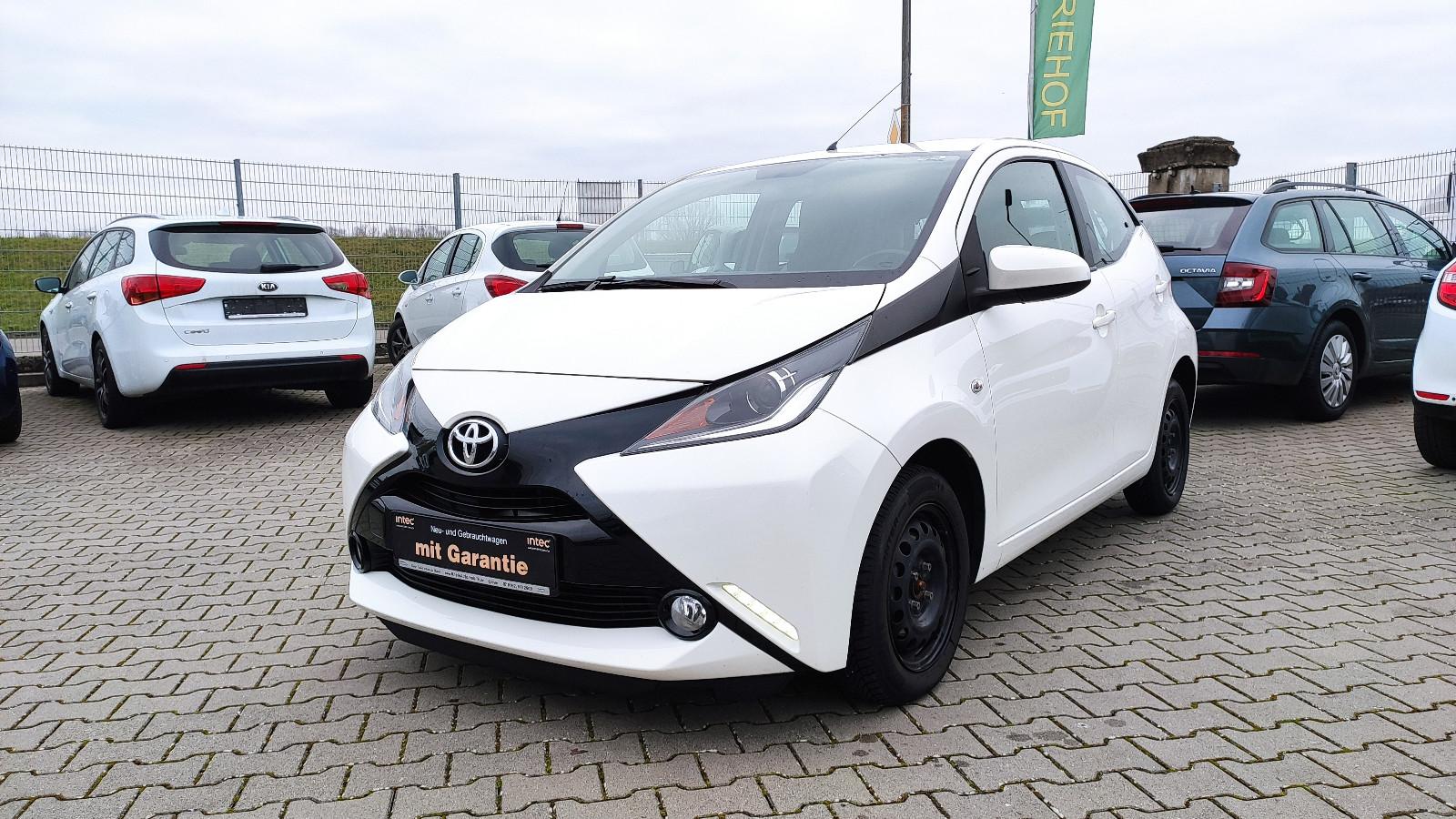 Toyota Aygo x-play 1.Hd TÜV neu+Cam+Klima+BT+FSE+ALU+SH