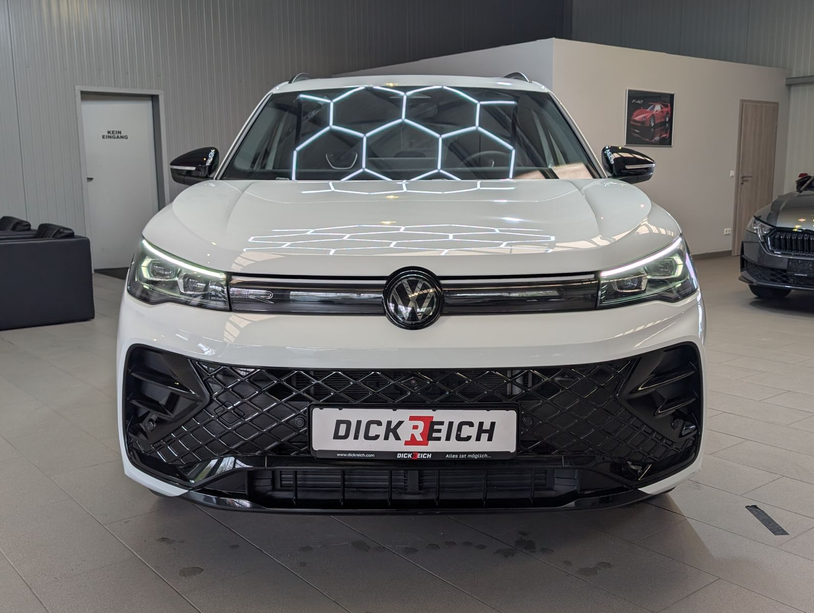 Fahrzeugabbildung Volkswagen Tiguan 2.0TDI R-Line 4M Pano Black AHK Matrix 20