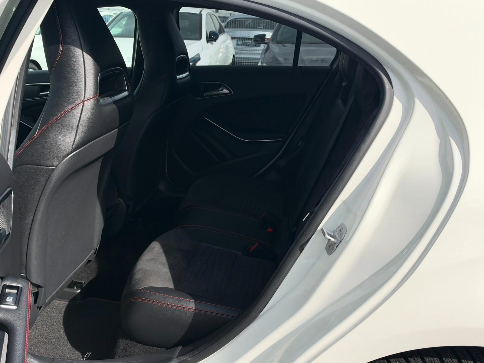 Mercedes-Benz A 180 AMG-LINE A45 UMBAU*NAVI*SZHZ*BI-XENON