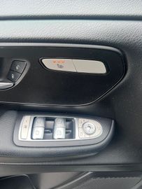 Mercedes V 220 - 12