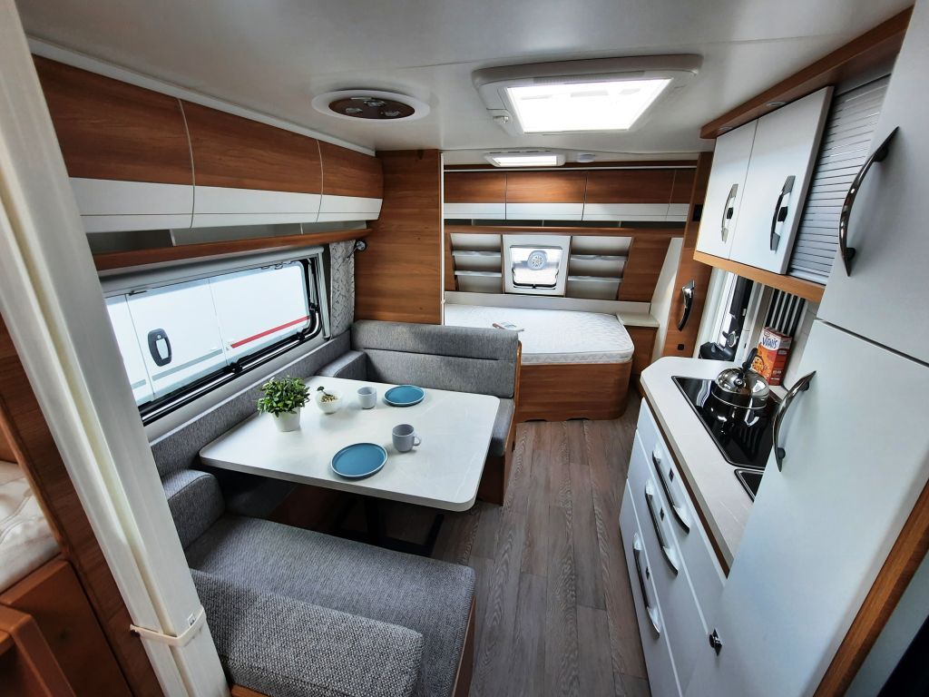 Fahrzeugabbildung Hobby De Luxe 545 KMF Autark/Mover/Combi 6/1. Hand