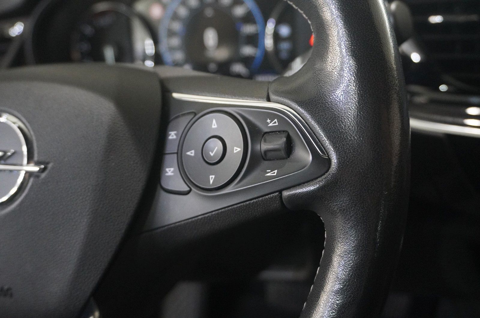 Fahrzeugabbildung Opel Insignia B ST 2.0D ELEGANCE NAVI/LED/KAMERA/DAB+