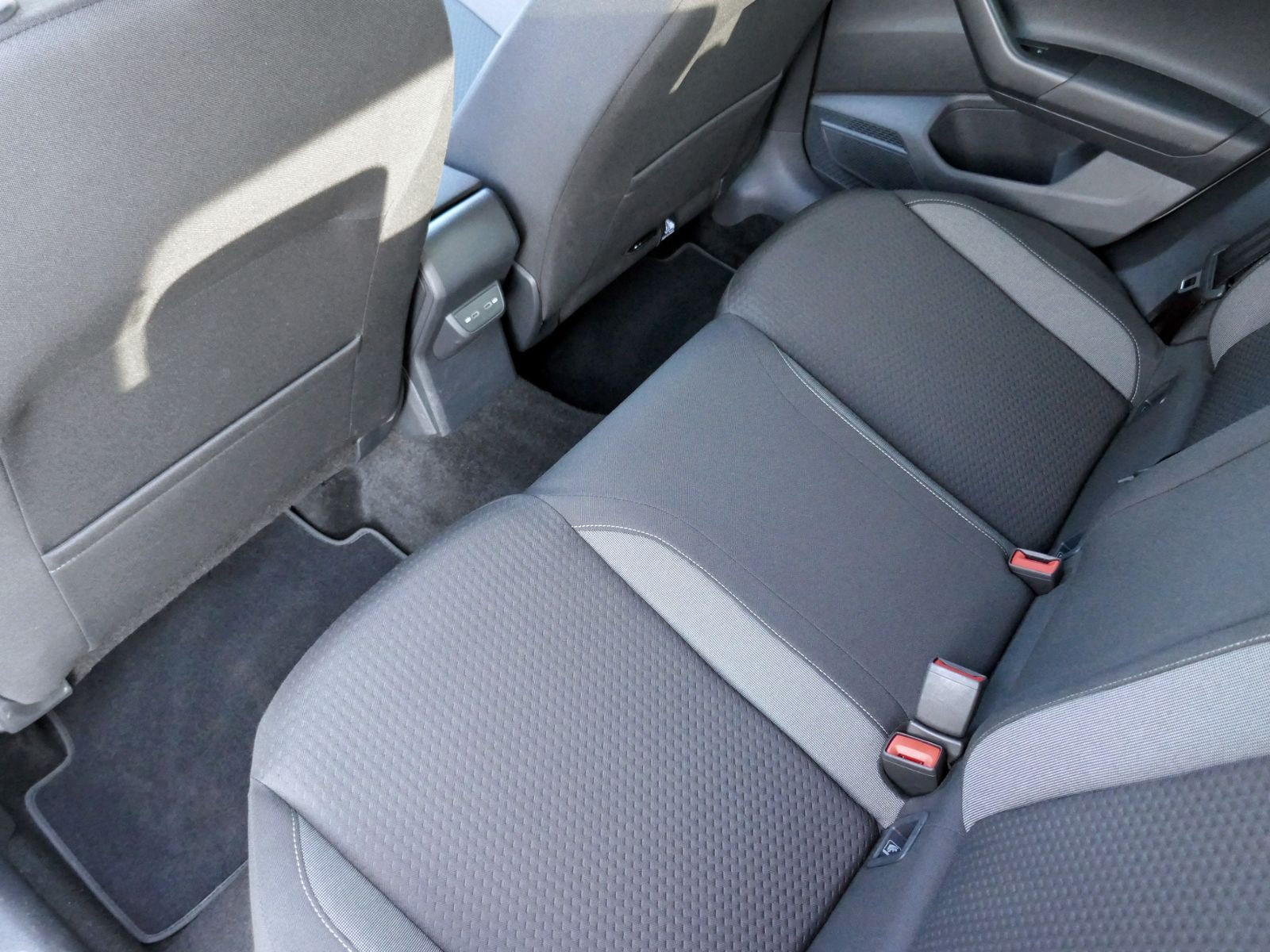 Fahrzeugabbildung Volkswagen Polo Life 1.0 MPI | LED RFK GRA Navi