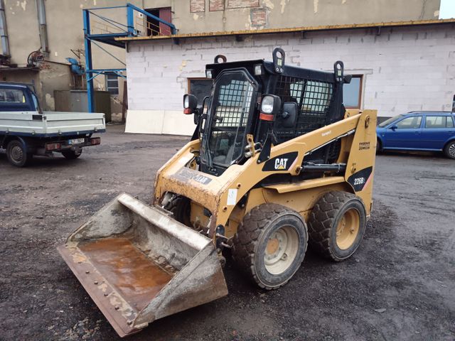 CAT 226B 2 4x4 Kompaktlader