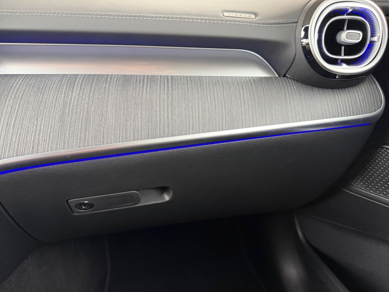Fahrzeugabbildung Mercedes-Benz C 180 T-Modell AMG+NIGHT+STANDHEIZ+DIGITAL+360°+