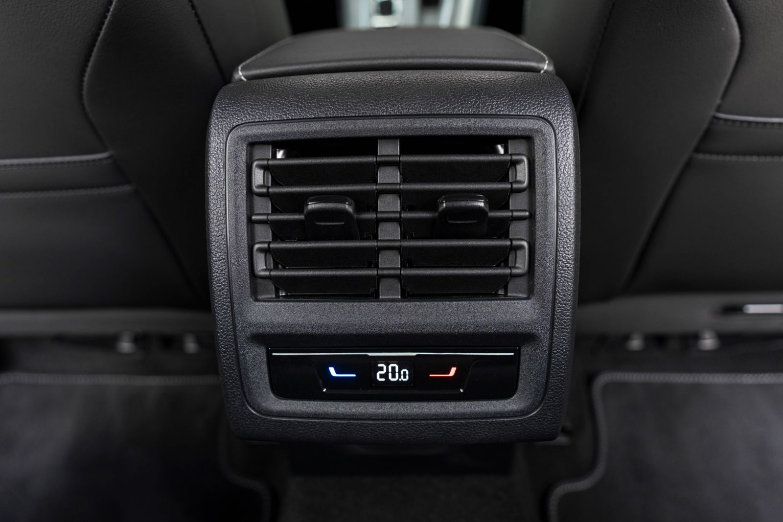 Fahrzeugabbildung Volkswagen Golf VIII 2.0 TDI ENERGY ACC LED KAM CARPLAY AHK