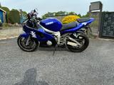 Yamaha YZF-R6 - YAMAHA 2002 R6
