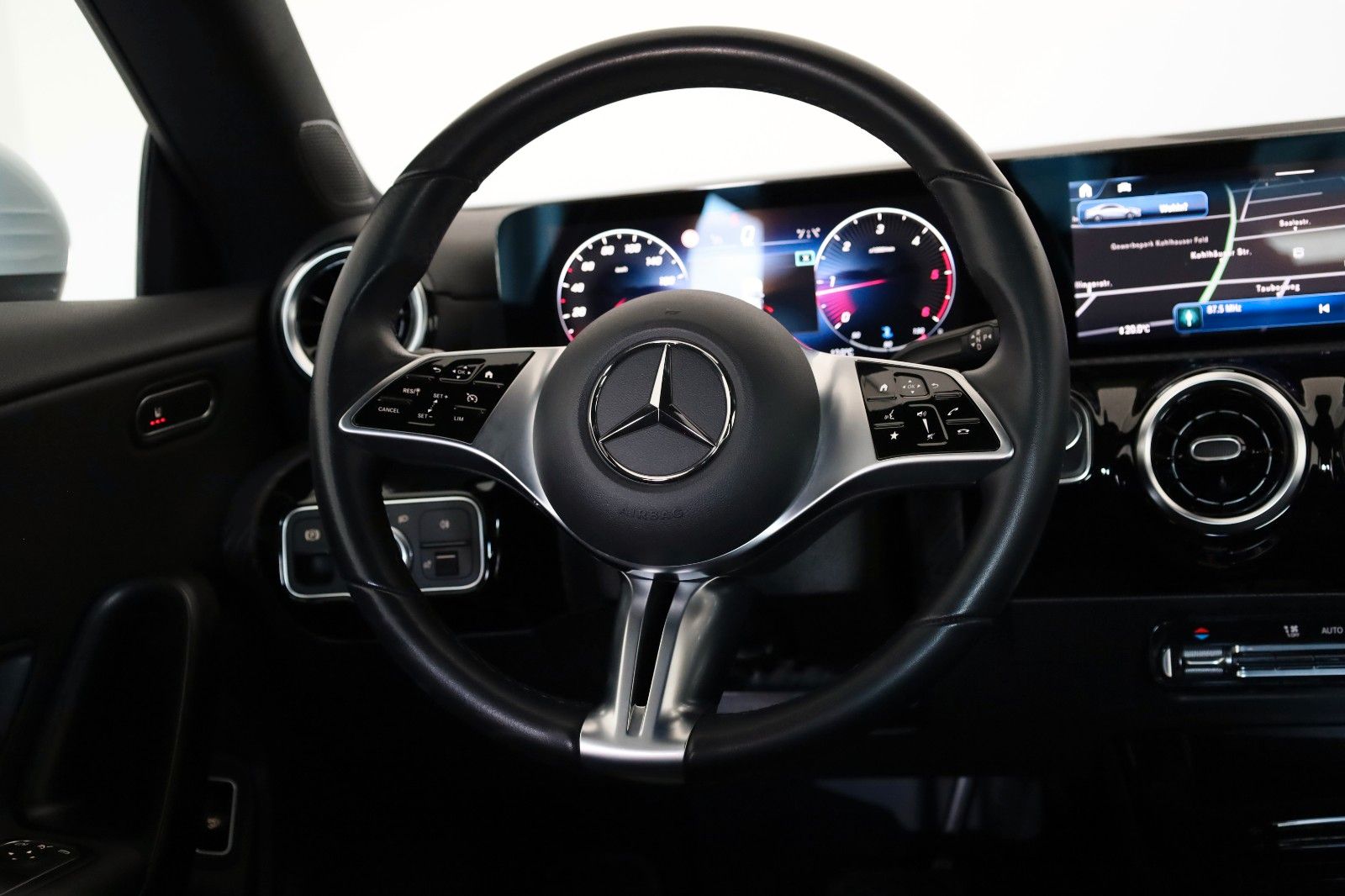 Fahrzeugabbildung Mercedes-Benz CLA 200 d Coupè,T.Leder,Navi,Kamera,SH,Facelift!