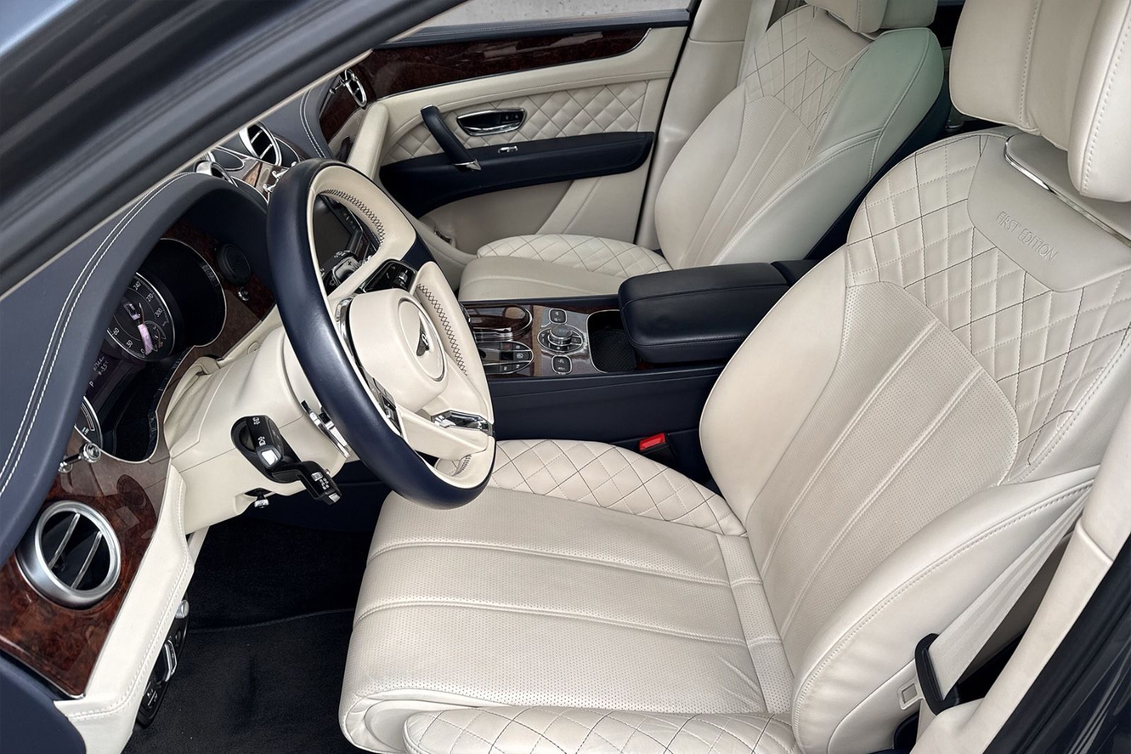 Fahrzeugabbildung Bentley Bentayga W12*First Edition*Dt. Auto*Naim*Mulline