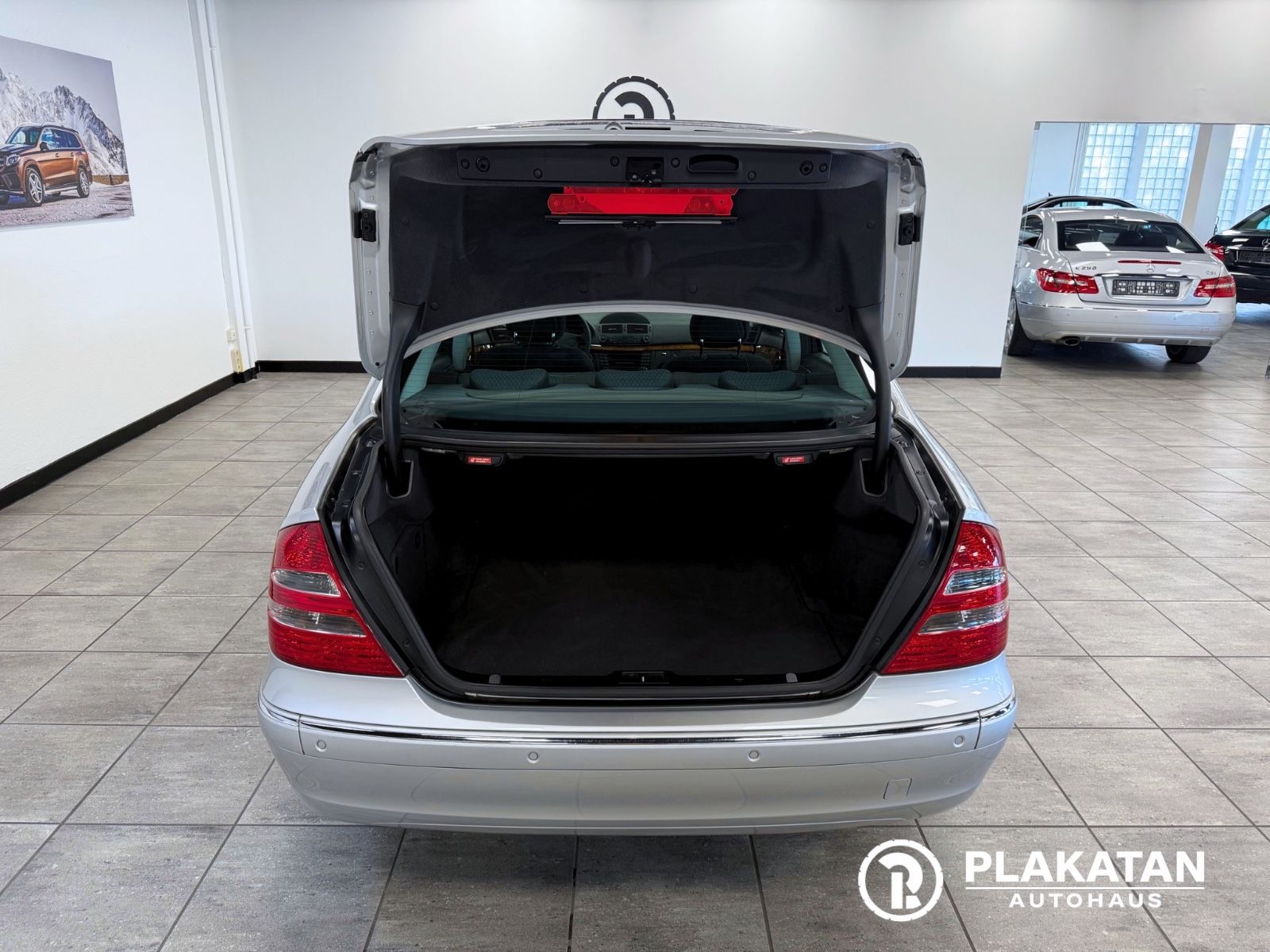 Fahrzeugabbildung Mercedes-Benz E 240 ELEGANCE, TÜV Neu, 2 Hand