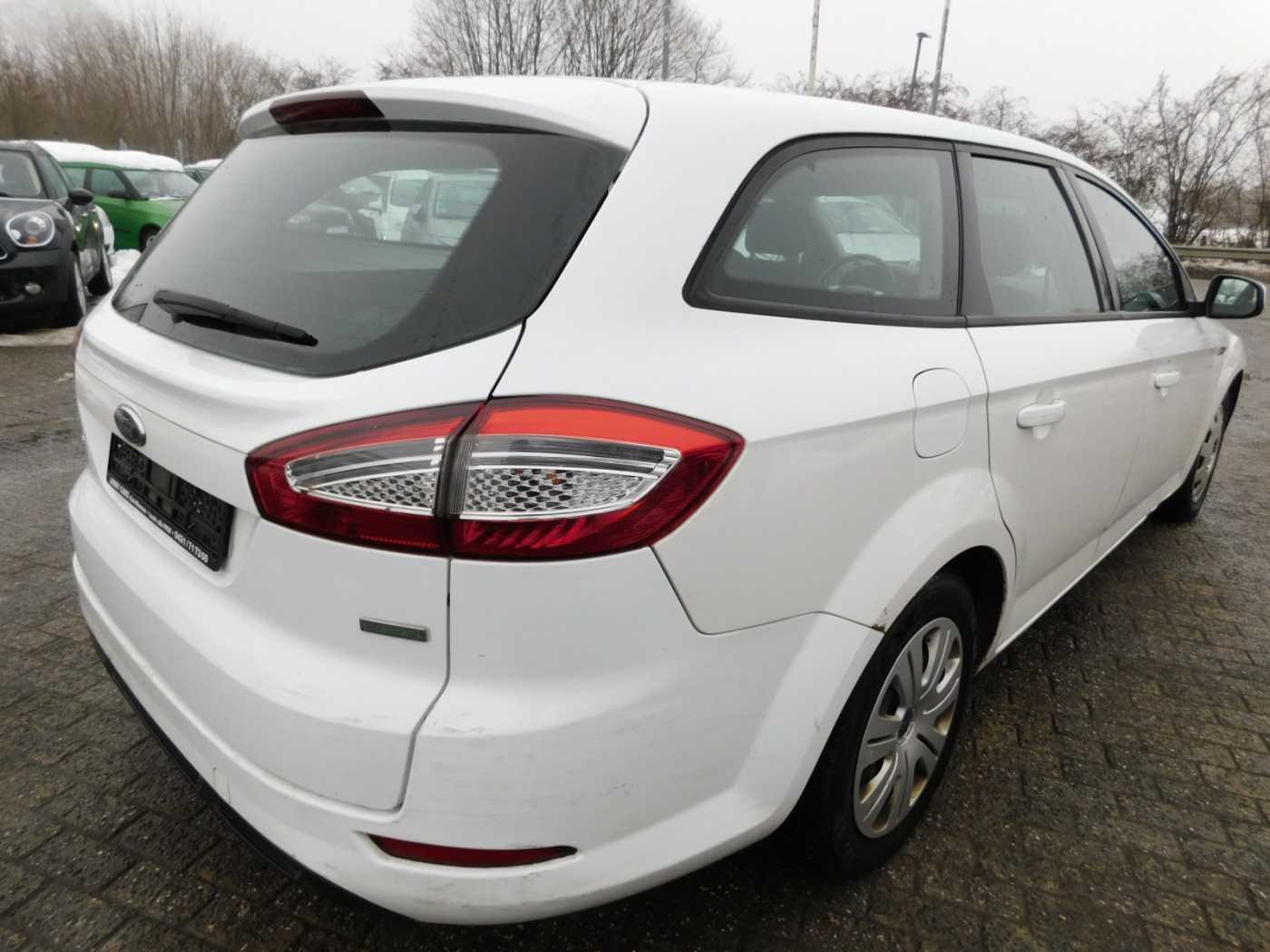 Ford Mondeo 2014 — rear view